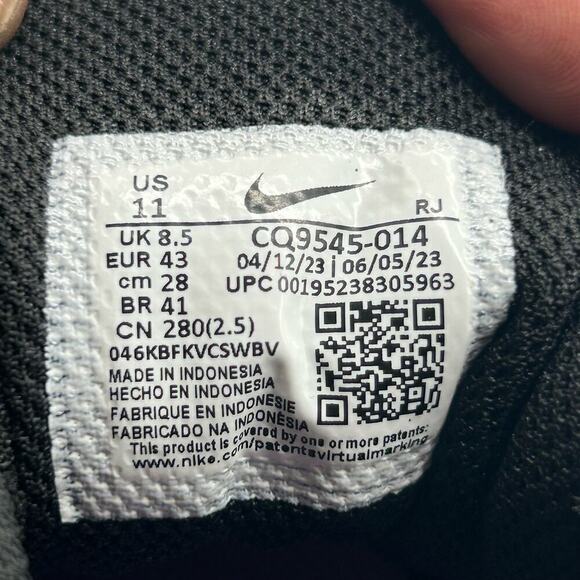 Nike Shoes Womens 11 Black Hyper Pink Cave Purple Legend Essential 2 Shoes NEW - Picture 9 of 12